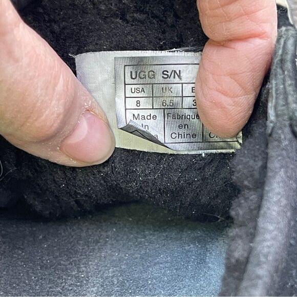 Ugg Suede Lace up Lined Sneakers, Size 8 - Picture 4 of 9